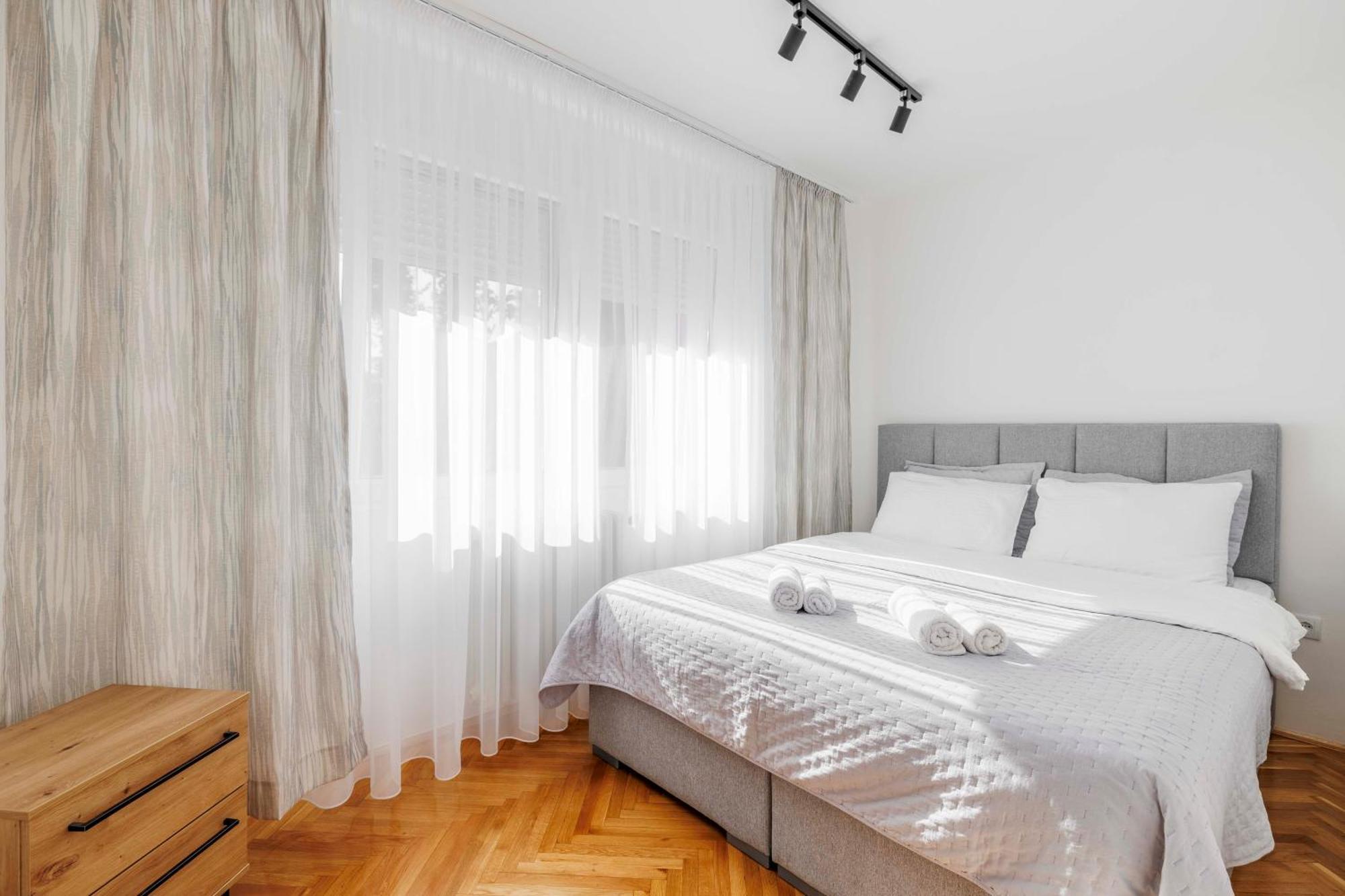 Sari City Center Apartment Novi Sad Esterno foto